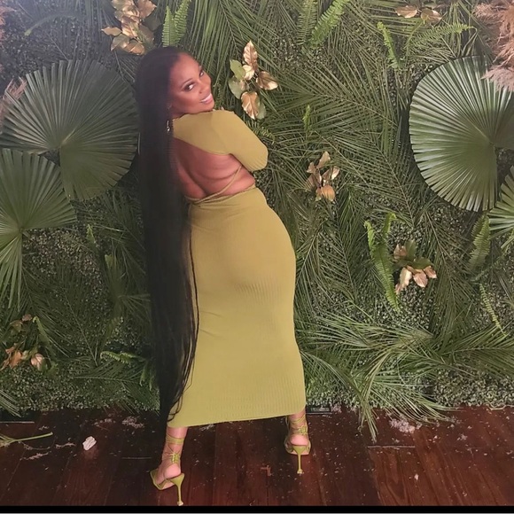 Green Two Piece Skirt and Crop Top - Picture 2 of 2